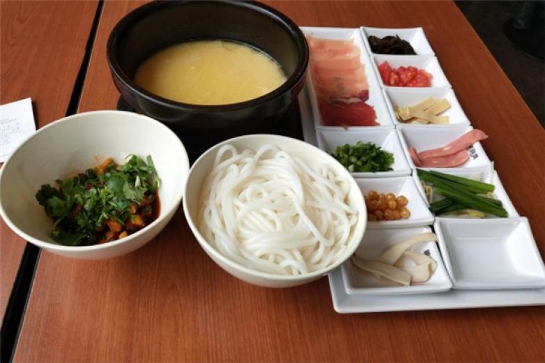 老张家过桥米线